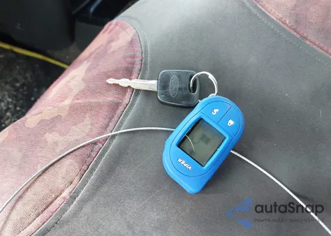 2004 Ford Escape Xlt из США, поврежденный, VIN 1FMCU931X4DA13133